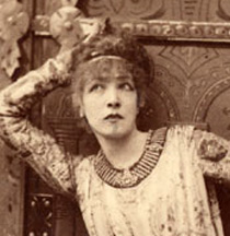 Sarah Bernhardt, Teodora (foto di Felix Nadar)